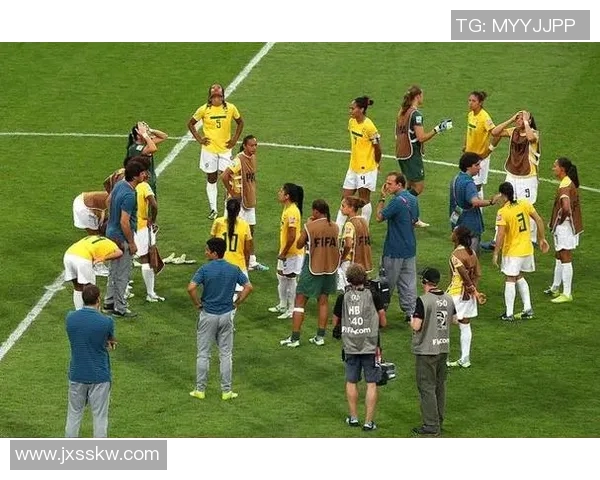 英国足球明星亲临中国展现魅力与激情引发球迷热潮