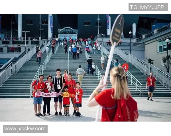 篮球与足球明星携手共聚卡通世界共创欢乐时光的精彩合照 篮球与足球明星携手共聚卡通世界共创欢乐时光的精彩合照