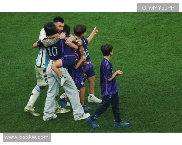 足球巨星子女的成长故事与日常生活揭秘