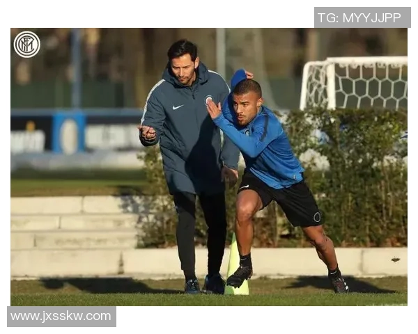 谭警官与足球明星的奇妙邂逅揭示了怎样的故事与人生哲理